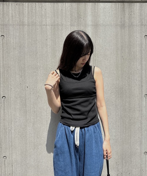 ISOOK(アイスー)の「【ISOOK / アイスー】ビスチェライクレイヤードタンクトップ / リブタンクトップ フェイクレイヤード 重ね着風 クルーネック ミドル丈 インナー 赤 白 黒 ZOZOTOWN限定(タンクトップ・レディース・ホワイト/レッド/ブラック・FREE)」の8枚目の写真