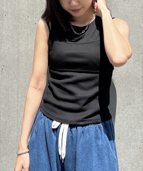 ISOOK(アイスー)の「【ISOOK / アイスー】ビスチェライクレイヤードタンクトップ / リブタンクトップ フェイクレイヤード 重ね着風 クルーネック ミドル丈 インナー 赤 白 黒 ZOZOTOWN限定(タンクトップ・レディース・ホワイト/レッド/ブラック・FREE)」の11枚目の写真