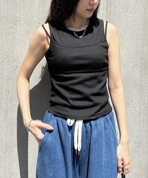 ISOOK(アイスー)の「【ISOOK / アイスー】ビスチェライクレイヤードタンクトップ / リブタンクトップ フェイクレイヤード 重ね着風 クルーネック ミドル丈 インナー 赤 白 黒 ZOZOTOWN限定(タンクトップ・レディース・ホワイト/レッド/ブラック・FREE)」の16枚目の写真