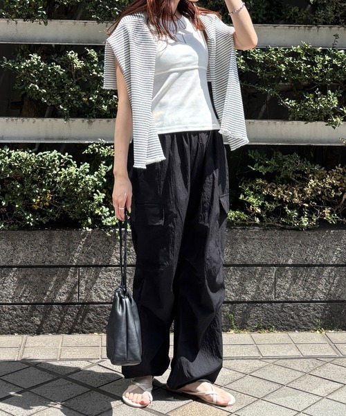 ISOOK(アイスー)の「【ISOOK / アイスー】ビスチェライクレイヤードタンクトップ / リブタンクトップ フェイクレイヤード 重ね着風 クルーネック ミドル丈 インナー 赤 白 黒 ZOZOTOWN限定(タンクトップ・レディース・ホワイト/レッド/ブラック・FREE)」の22枚目の写真