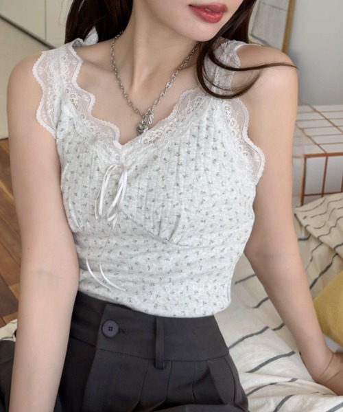 美品✨ダブスタ 近年 INTESA イタリア製 小花柄オールインワン セール】INTESA made in ITALY 小花柄オールインワン（つなぎ