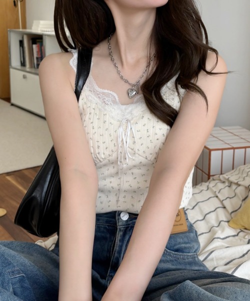 Ada.（エイダ）の「小花柄 レースデザイン キャミソール（キャミソール・レディース・アイボリー/オートミール/オフホワイト・FREE）」の4枚目の写真