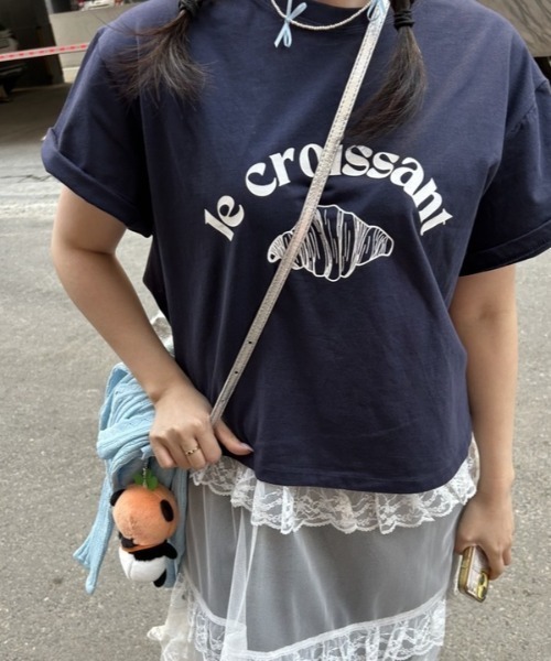 ipugo(イプゴ)の「ipugo/イプゴ クロワッサンロゴトップス 秋物 秋服 2026年秋冬(Tシャツ/カットソー・レディース・レッド/ホワイト/ネイビー・FREE)」の2枚目の写真