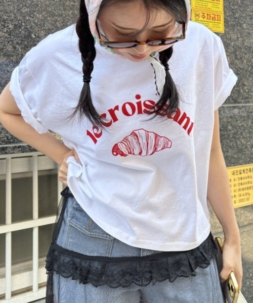 ipugo(イプゴ)の「ipugo/イプゴ クロワッサンロゴトップス 秋物 秋服 2026年秋冬(Tシャツ/カットソー・レディース・レッド/ホワイト/ネイビー・FREE)」の1枚目の写真