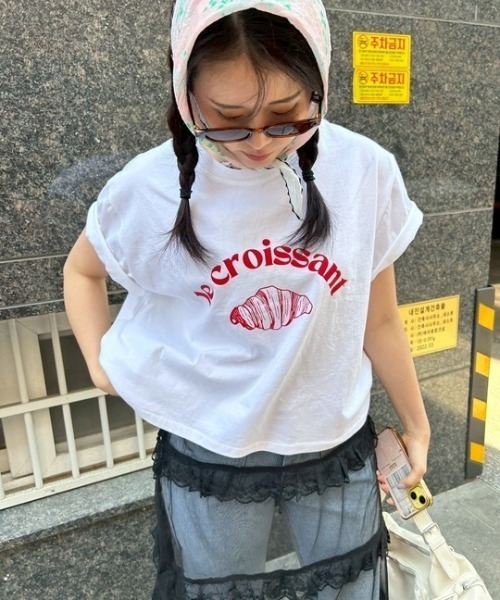 ipugo(イプゴ)の「ipugo/イプゴ クロワッサンロゴトップス 秋物 秋服 2026年秋冬(Tシャツ/カットソー・レディース・レッド/ホワイト/ネイビー・FREE)」の5枚目の写真