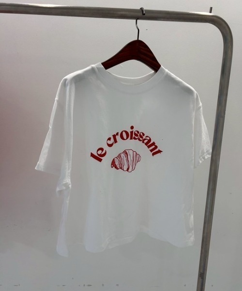 ipugo(イプゴ)の「ipugo/イプゴ クロワッサンロゴトップス 秋物 秋服 2026年秋冬(Tシャツ/カットソー・レディース・レッド/ホワイト/ネイビー・FREE)」の15枚目の写真