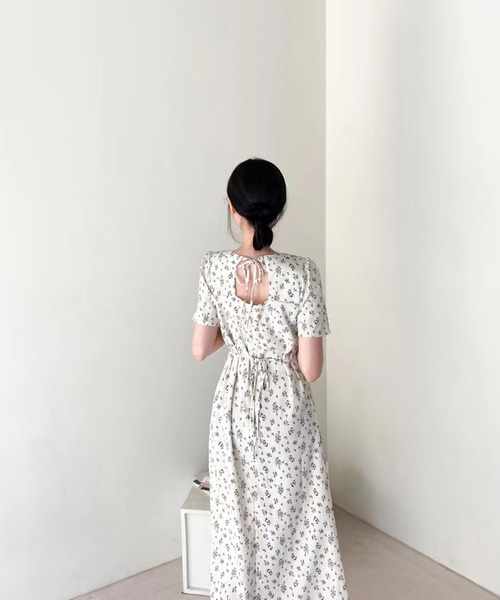 Doula Doula(ドゥーラドゥーラ)の「バックオープン小花柄ワンピース(ワンピース・レディース・ブラック/ホワイト/グリーン・FREE)」の9枚目の写真