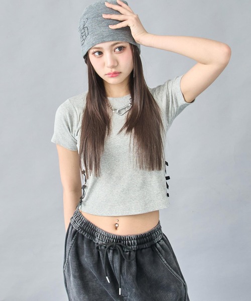ANAP(アナップ)の「サイドリボン ミニマムTシャツ(Tシャツ/カットソー・レディース・ライトグレー/オフホワイト/ブラック・XS/S)」の12枚目の写真