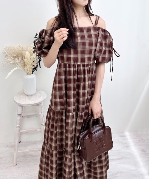 INGNI(イング)の「2Wayオフショルチェック柄ティアードワンピース(ワンピース・レディース・ネイビー系2/ブラック系/ワイン系8・M)」の3枚目の写真