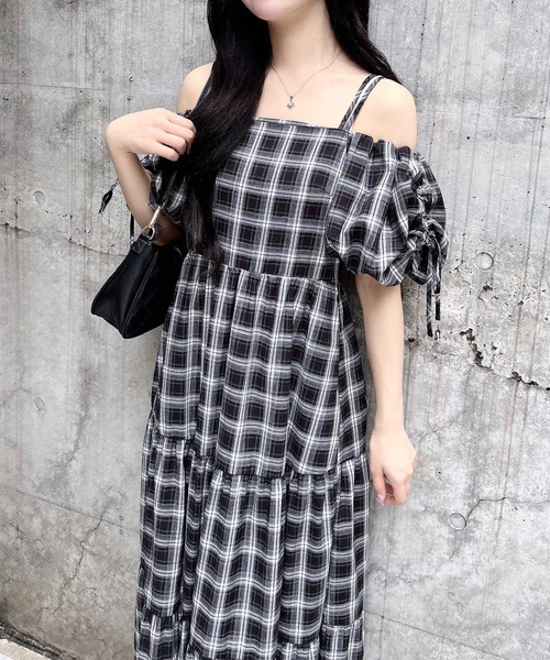 INGNI(イング)の「2Wayオフショルチェック柄ティアードワンピース(ワンピース・レディース・ネイビー系2/ブラック系/ワイン系8・M)」の10枚目の写真