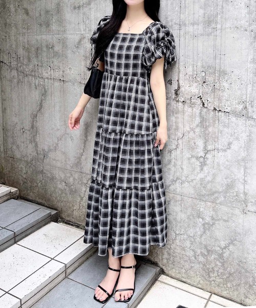 INGNI(イング)の「2Wayオフショルチェック柄ティアードワンピース(ワンピース・レディース・ネイビー系2/ブラック系/ワイン系8・M)」の11枚目の写真