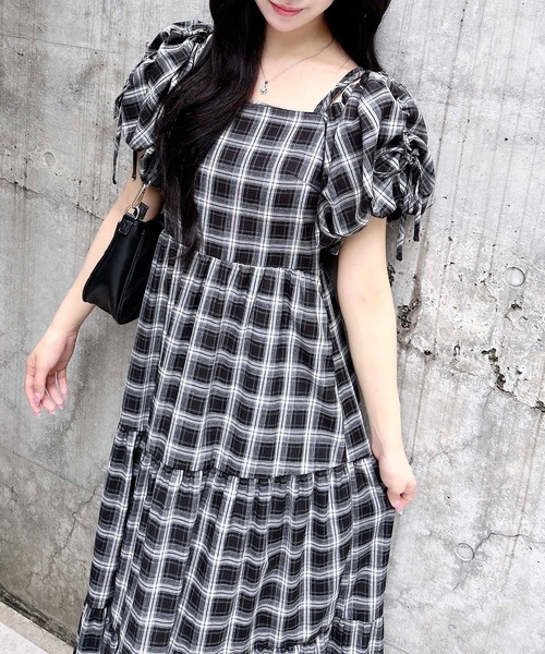 INGNI(イング)の「2Wayオフショルチェック柄ティアードワンピース(ワンピース・レディース・ネイビー系2/ブラック系/ワイン系8・M)」の12枚目の写真