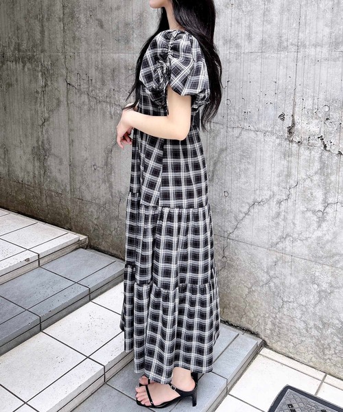 INGNI(イング)の「2Wayオフショルチェック柄ティアードワンピース(ワンピース・レディース・ネイビー系2/ブラック系/ワイン系8・M)」の13枚目の写真