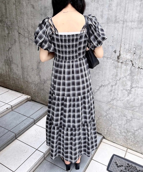 INGNI(イング)の「2Wayオフショルチェック柄ティアードワンピース(ワンピース・レディース・ネイビー系2/ブラック系/ワイン系8・M)」の14枚目の写真