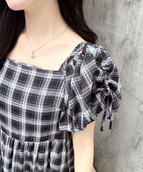 INGNI(イング)の「2Wayオフショルチェック柄ティアードワンピース(ワンピース・レディース・ネイビー系2/ブラック系/ワイン系8・M)」の15枚目の写真
