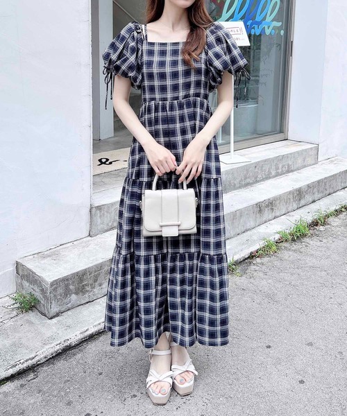 INGNI(イング)の「2Wayオフショルチェック柄ティアードワンピース(ワンピース・レディース・ネイビー系2/ブラック系/ワイン系8・M)」の17枚目の写真