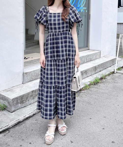 INGNI(イング)の「2Wayオフショルチェック柄ティアードワンピース(ワンピース・レディース・ネイビー系2/ブラック系/ワイン系8・M)」の18枚目の写真