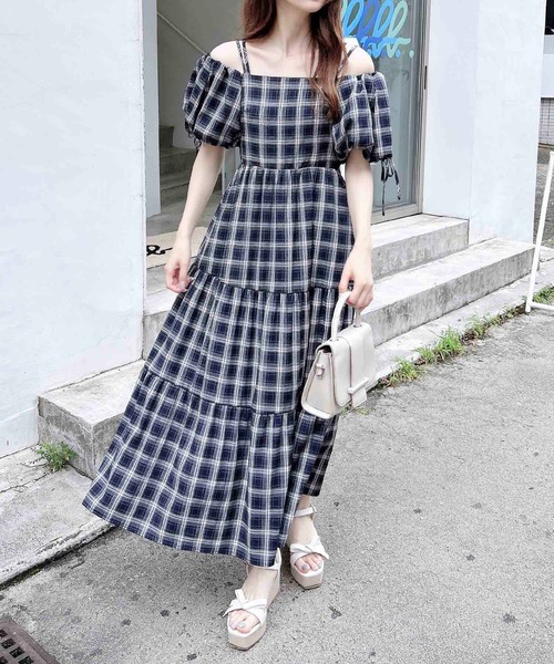 INGNI(イング)の「2Wayオフショルチェック柄ティアードワンピース(ワンピース・レディース・ネイビー系2/ブラック系/ワイン系8・M)」の16枚目の写真