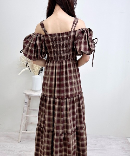 INGNI(イング)の「2Wayオフショルチェック柄ティアードワンピース(ワンピース・レディース・ネイビー系2/ブラック系/ワイン系8・M)」の22枚目の写真