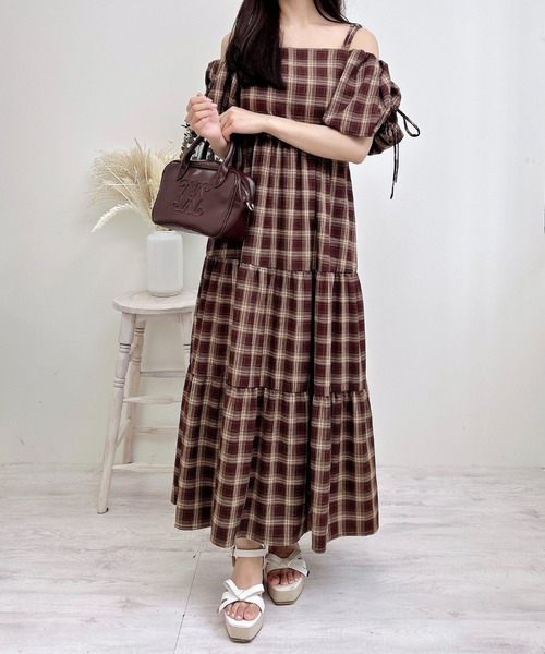 INGNI(イング)の「2Wayオフショルチェック柄ティアードワンピース(ワンピース・レディース・ネイビー系2/ブラック系/ワイン系8・M)」の20枚目の写真