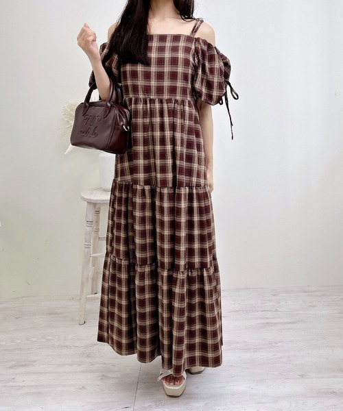 INGNI(イング)の「2Wayオフショルチェック柄ティアードワンピース(ワンピース・レディース・ネイビー系2/ブラック系/ワイン系8・M)」の19枚目の写真