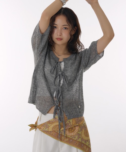 MUHET(ミュエータ)の「ribbon lace-up knit cardigan / リボンシアーニットカーディガン(カーディガン/ボレロ・レディース・ブラック/ライトグレー/ベージュ・FREE)」の3枚目の写真