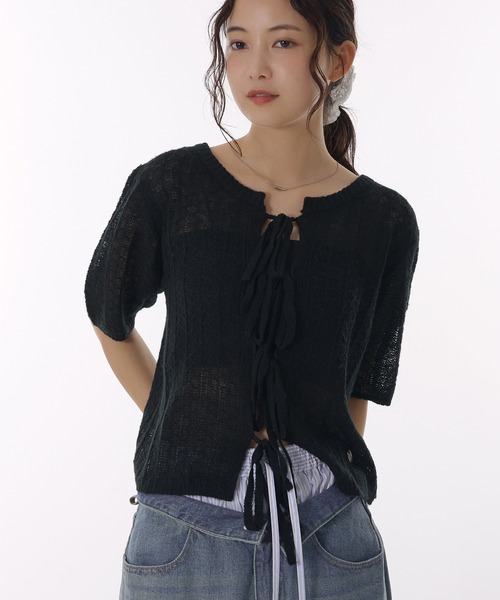 MUHET(ミュエータ)の「ribbon lace-up knit cardigan / リボンシアーニットカーディガン(カーディガン/ボレロ・レディース・ブラック/ライトグレー/ベージュ・FREE)」の2枚目の写真
