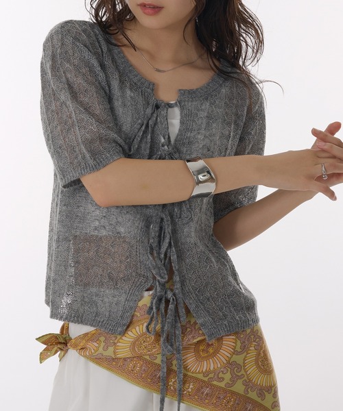 MUHET(ミュエータ)の「ribbon lace-up knit cardigan / リボンシアーニットカーディガン(カーディガン/ボレロ・レディース・ブラック/ライトグレー/ベージュ・FREE)」の6枚目の写真
