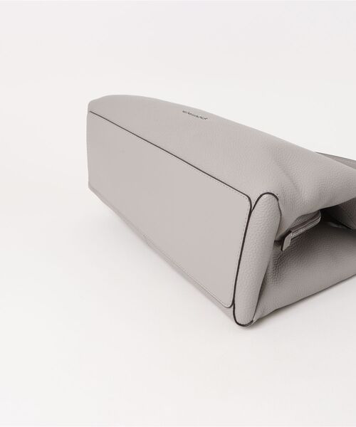 MICHAEL KORS(マイケルコース)の「CHRISTINA ぺブル レザー ショルダー ラージ(ショルダーバッグ・レディース・グレー系・FREE)」の3枚目の写真
