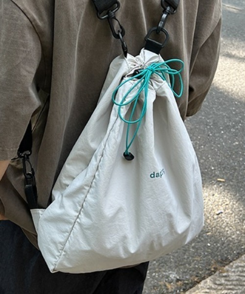 Per sist ence(パーシエンス)の「2WAYナップザック(バックパック/リュック・レディース・グレー/ピンク・ONE SIZE)」の2枚目の写真