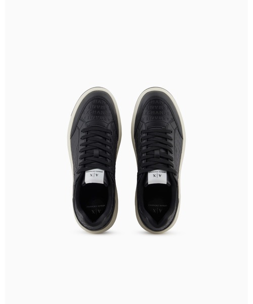 ARMANI EXCHANGE(アルマーニエクスチェンジ)の「【A|X アルマーニ エクスチェンジ】オールオーバーエンボスロゴ レースアップスニーカー(スニーカー・メンズ・オフホワイト/ブラック・6/5.5/7/9/8/6.5/7.5/8.5/9.5)」の4枚目の写真