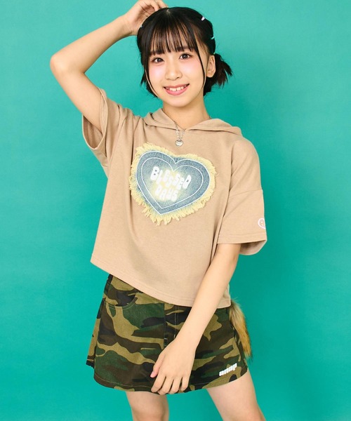 ANAP GｉRL（アナップガール）の「デニム ハート ワッペン ミニ裏毛 クロップド フーディー（パーカー・キッズ・ホワイト/ベージュ/ブラック・XS/S/M）」の3枚目の写真