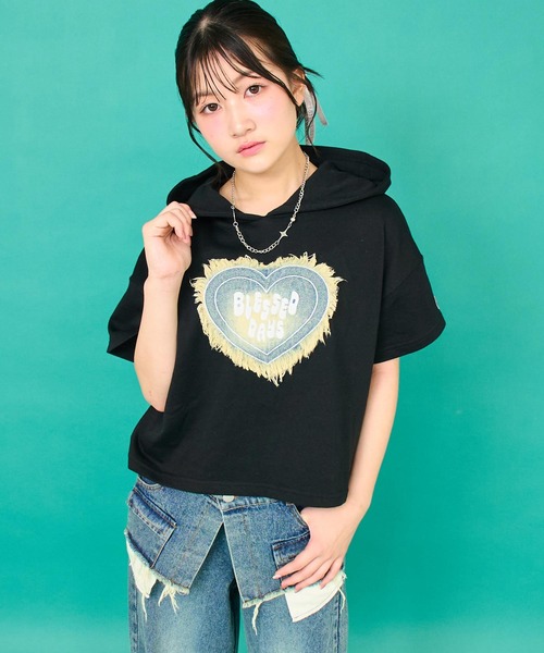 ANAP GｉRL（アナップガール）の「デニム ハート ワッペン ミニ裏毛 クロップド フーディー（パーカー・キッズ・ホワイト/ベージュ/ブラック・XS/S/M）」の16枚目の写真