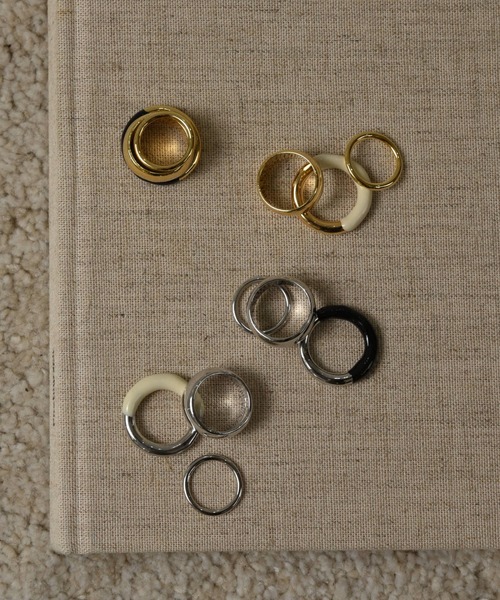 lawgy(ラウジー)の「various shapes set ring / バリアスシェープセットリング(リング・レディース・ブラック×シルバー/ブラック×ゴールド/ホワイト×シルバー/ホワイト×ゴールド・FREE)」の2枚目の写真