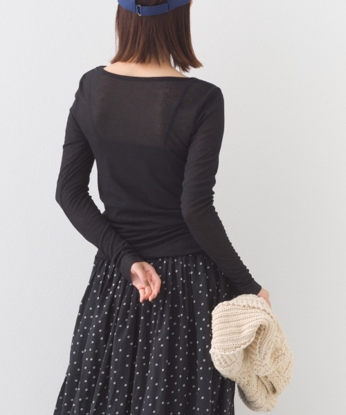 OMNES（オムネス）の「リブシアークルーネック長袖トップスカットソー（Tシャツ/カットソー・レディース・ホワイト/ピンク/レッド/ブラック/グレー・FREE）」の13枚目の写真