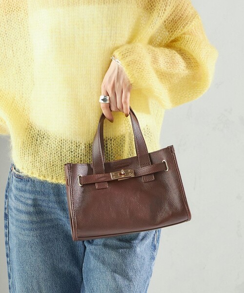 SHIPS(シップス)の「ベルト デザイン レザー バッグ(ショルダーバッグ・レディース・ブラウン/ボルドー/ブラック・ONE SIZE)」の8枚目の写真