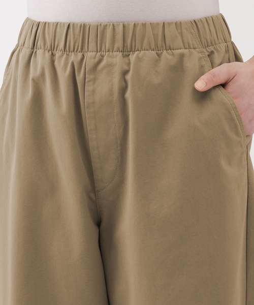 無印良品（ムジルシリョウヒン）の「婦人　洗いざらし　コットンイージーテーパードパンツ（その他パンツ・レディース・ベージュ/カーキ系/ブラック・S/M/L/XL/XXL/XS）」の11枚目の写真