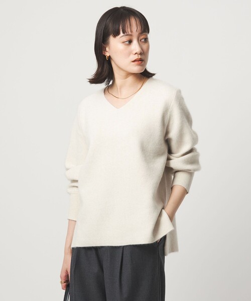 green label relaxing（グリーンレーベルリラクシング）の「FOXブレンド フォルム Vネック ニット プルオーバー（ニット/セーター・レディース・オフホワイト/ピンク/ライトグレー/ネイビー/コバルトブルー・FREE）」の6枚目の写真