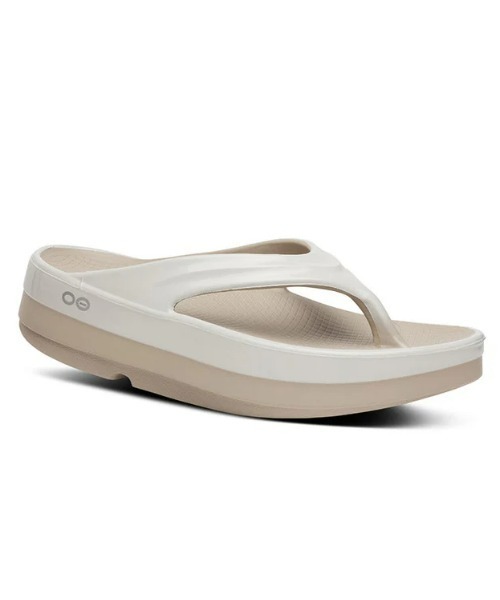 OOFOS（ウーフォス）の「【OOFOS】OOmega Luxe（サンダル・レディース・シルバーグレー/ベージュ系・23/24/25）」の10枚目の写真
