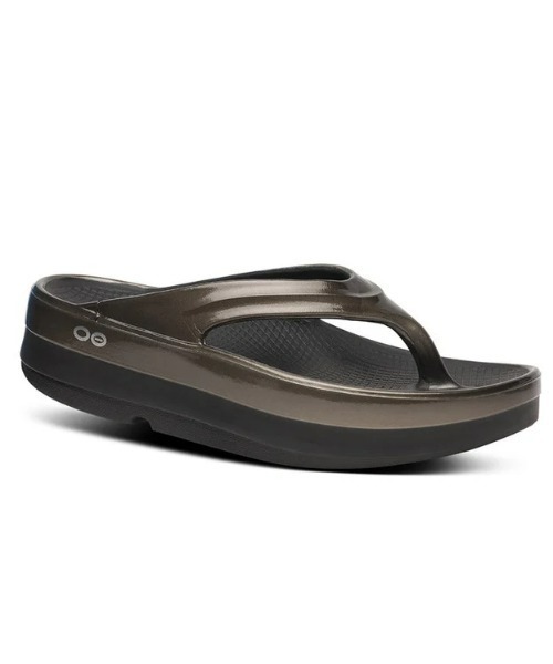 OOFOS（ウーフォス）の「【OOFOS】OOmega Luxe（サンダル・レディース・シルバーグレー/ベージュ系・23/24/25）」の9枚目の写真