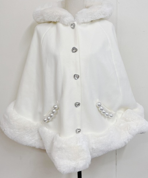 MA*RS（アメーバーマーズ）の「リボン付きボリュームファーフードケープコート（ポンチョ・レディース・ブラック×ホワイト/ホワイト/ブラック・FREE）」の22枚目の写真