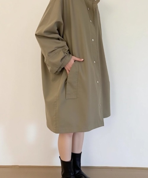 cammie(キャミー)の「ボリュームスリーブスタンドネックロングジャケット(その他アウター・レディース・ブラック/カーキ・L/M)」の10枚目の写真