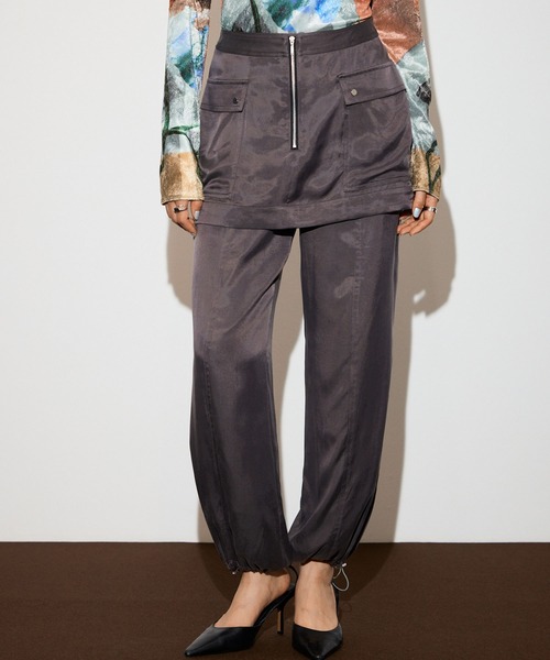 THINGS THAT MATTER（シングス ザット マター）の「FIBRIL SATIN PANTS WITH SKIRT / フィブリルサテンパンツウィズスカート（その他パンツ・レディース・パープル/グレー/チャコールグレー・1/2）」の2枚目の写真