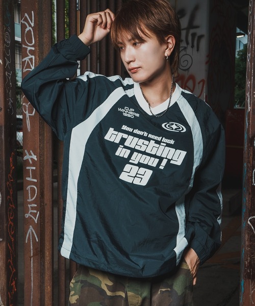 improves（インプローブス）の「ナイロン Vネック プルオーバー（Tシャツ/カットソー・メンズ・ブラック/ホワイト/ネイビー・LARGE/MEDIUM）」の2枚目の写真