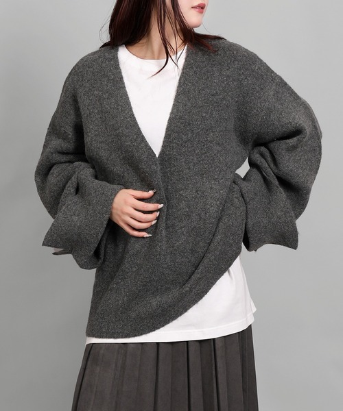 aimoha（アイモハ）の「ローゲージヤクタッチワイドスリーブニット (AW)（ニット/セーター・レディース・ブラック/チャコールグレー/ブラウン/ベージュ・FREE）」の3枚目の写真