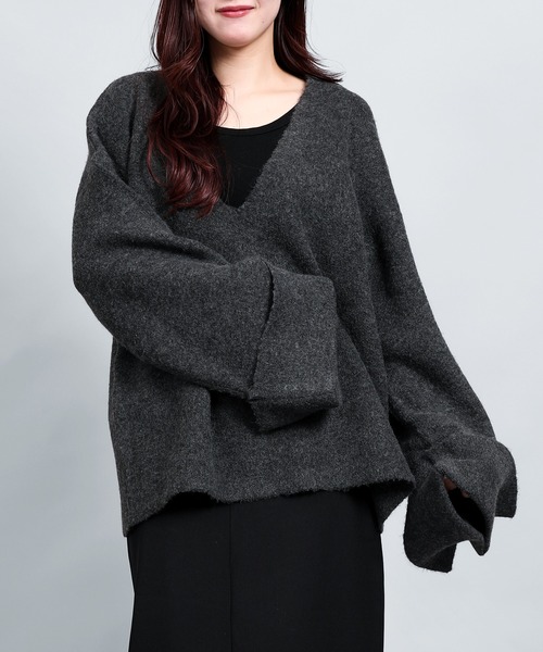 aimoha（アイモハ）の「ローゲージヤクタッチワイドスリーブニット (AW)（ニット/セーター・レディース・ブラック/チャコールグレー/ブラウン/ベージュ・FREE）」の2枚目の写真