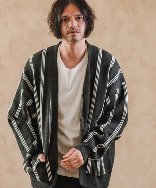 CAMBIO(カンビオ)の「mcg3719-Stripe Jacquard Buttonless Knit Cardigan ニットカーディガン(A56625cmb)(カーディガン/ボレロ・メンズ・ミックスグレー/キナリ/ネイビー/ブラック系その他・S/M/L)」の3枚目の写真