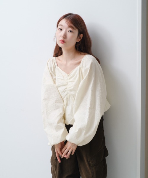 Kastane（カスタネ）の「ダメージループバルーンブラウス（シャツ/ブラウス・レディース・アイボリー/ブラック/ブラック系その他・FREE）」の7枚目の写真