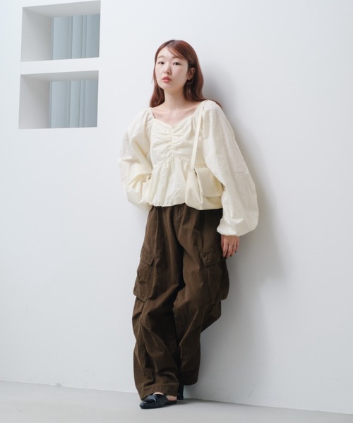 Kastane（カスタネ）の「ダメージループバルーンブラウス（シャツ/ブラウス・レディース・アイボリー/ブラック/ブラック系その他・FREE）」の6枚目の写真