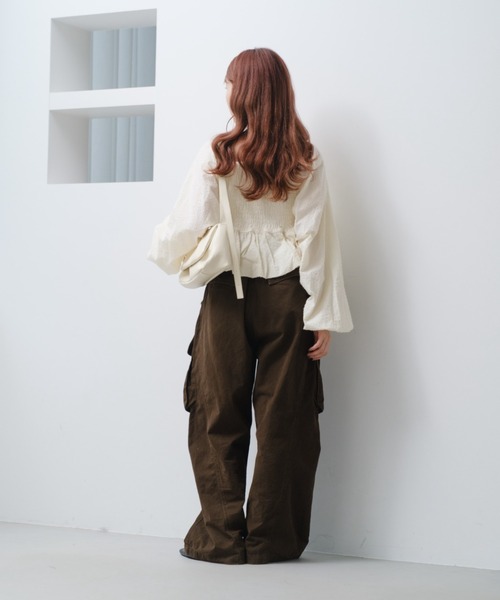 Kastane（カスタネ）の「ダメージループバルーンブラウス（シャツ/ブラウス・レディース・アイボリー/ブラック/ブラック系その他・FREE）」の4枚目の写真